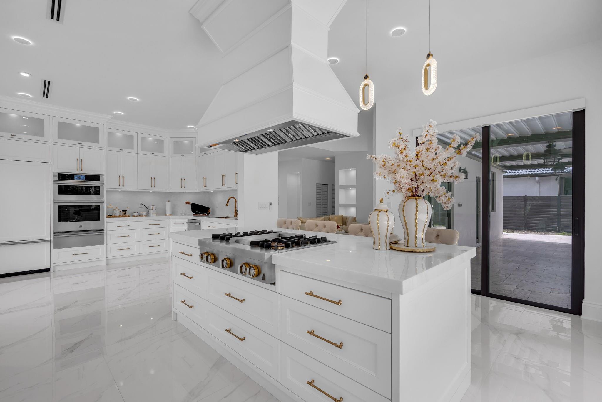 16422 NW 77th Pl Miami Lakes, FL 33016