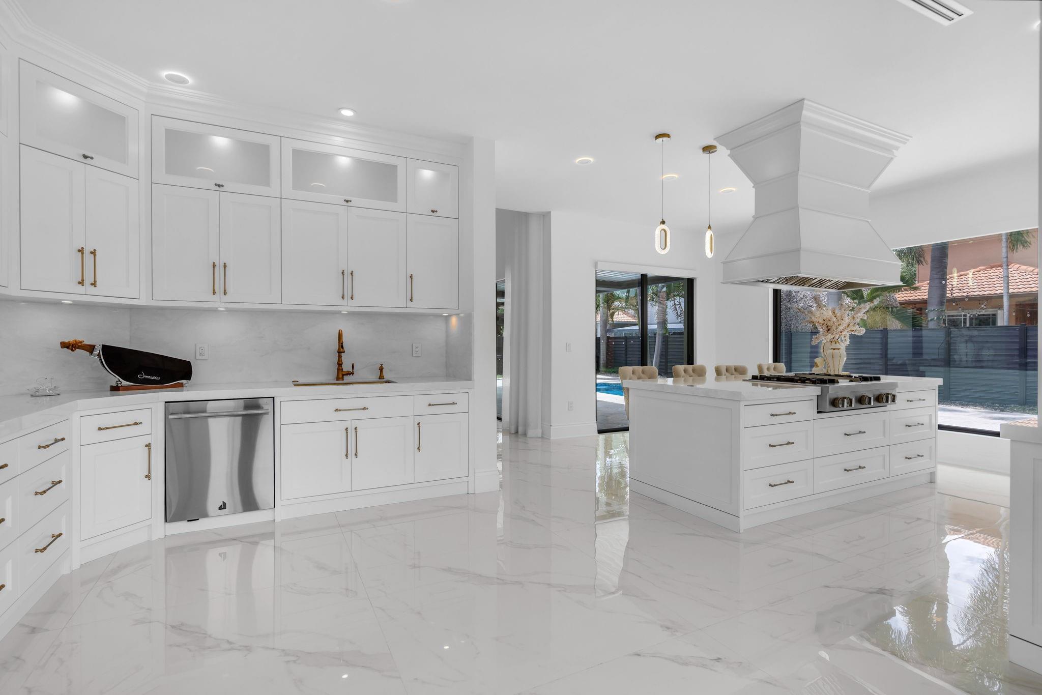 16422 NW 77th Pl Miami Lakes, FL 33016