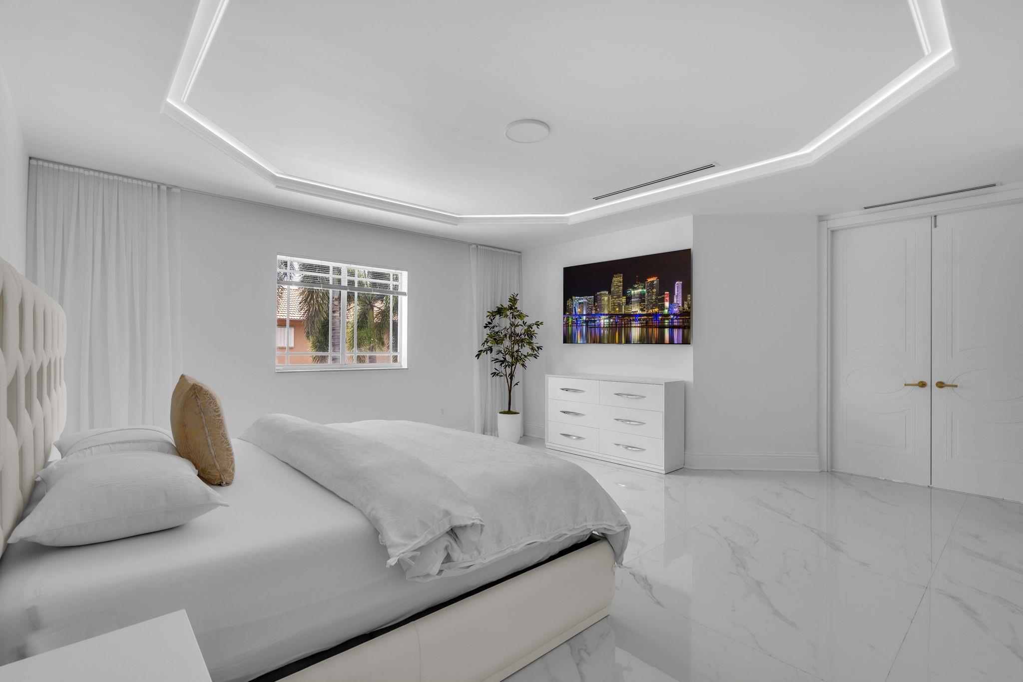 16422 NW 77th Pl Miami Lakes, FL 33016