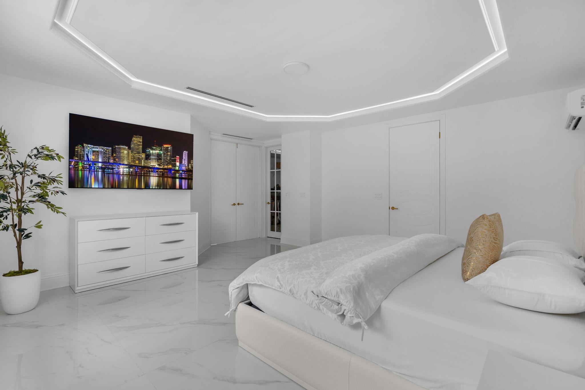 16422 NW 77th Pl Miami Lakes, FL 33016