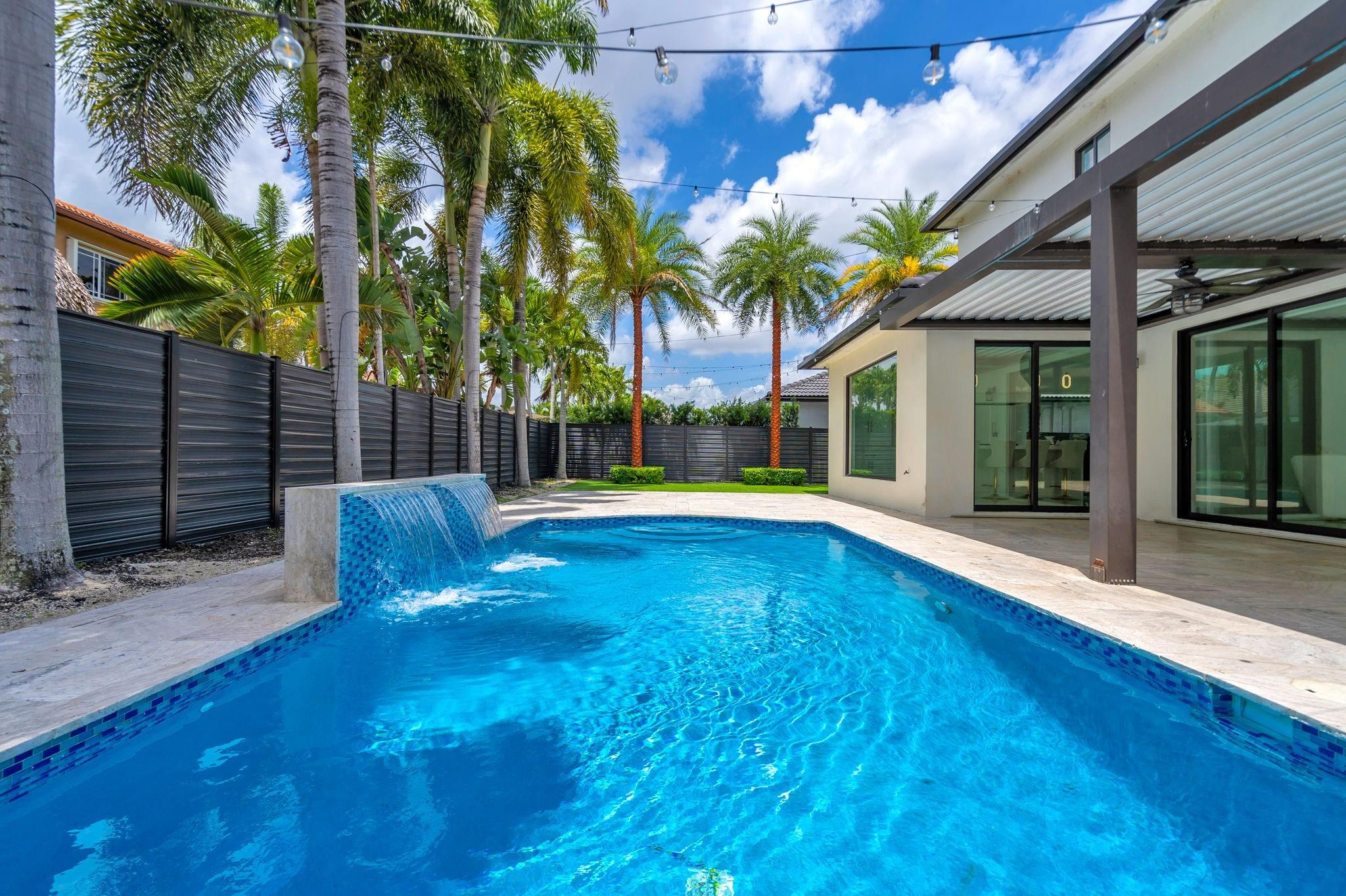 16422 NW 77th Pl Miami Lakes, FL 33016