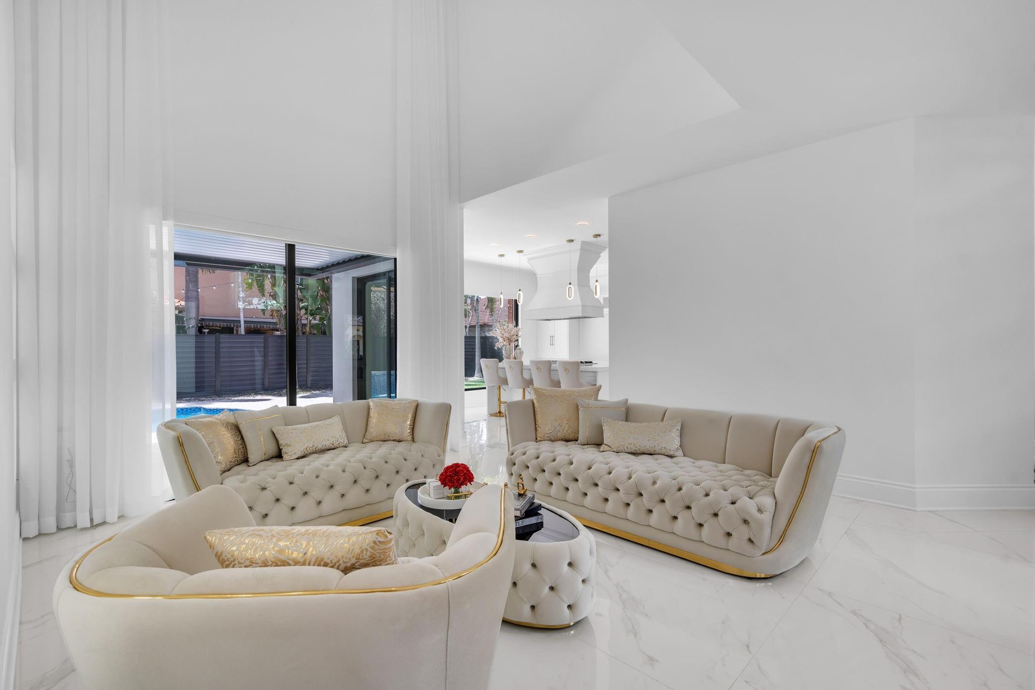 16422 NW 77th Pl Miami Lakes, FL 33016