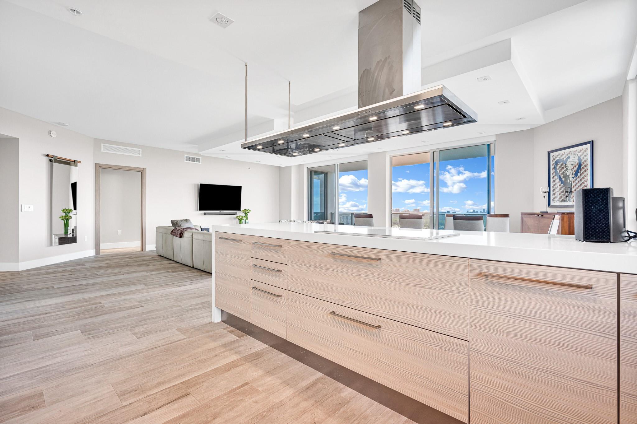 17111 Biscayne Blvd #1702 North Miami Beach, FL 33160