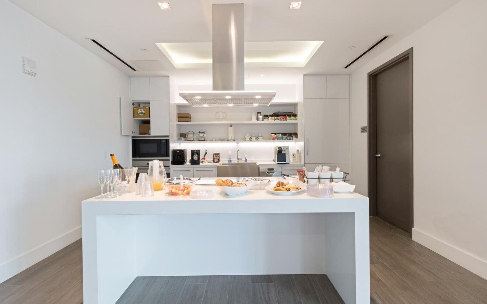 17111 Biscayne Blvd #1702 North Miami Beach, FL 33160