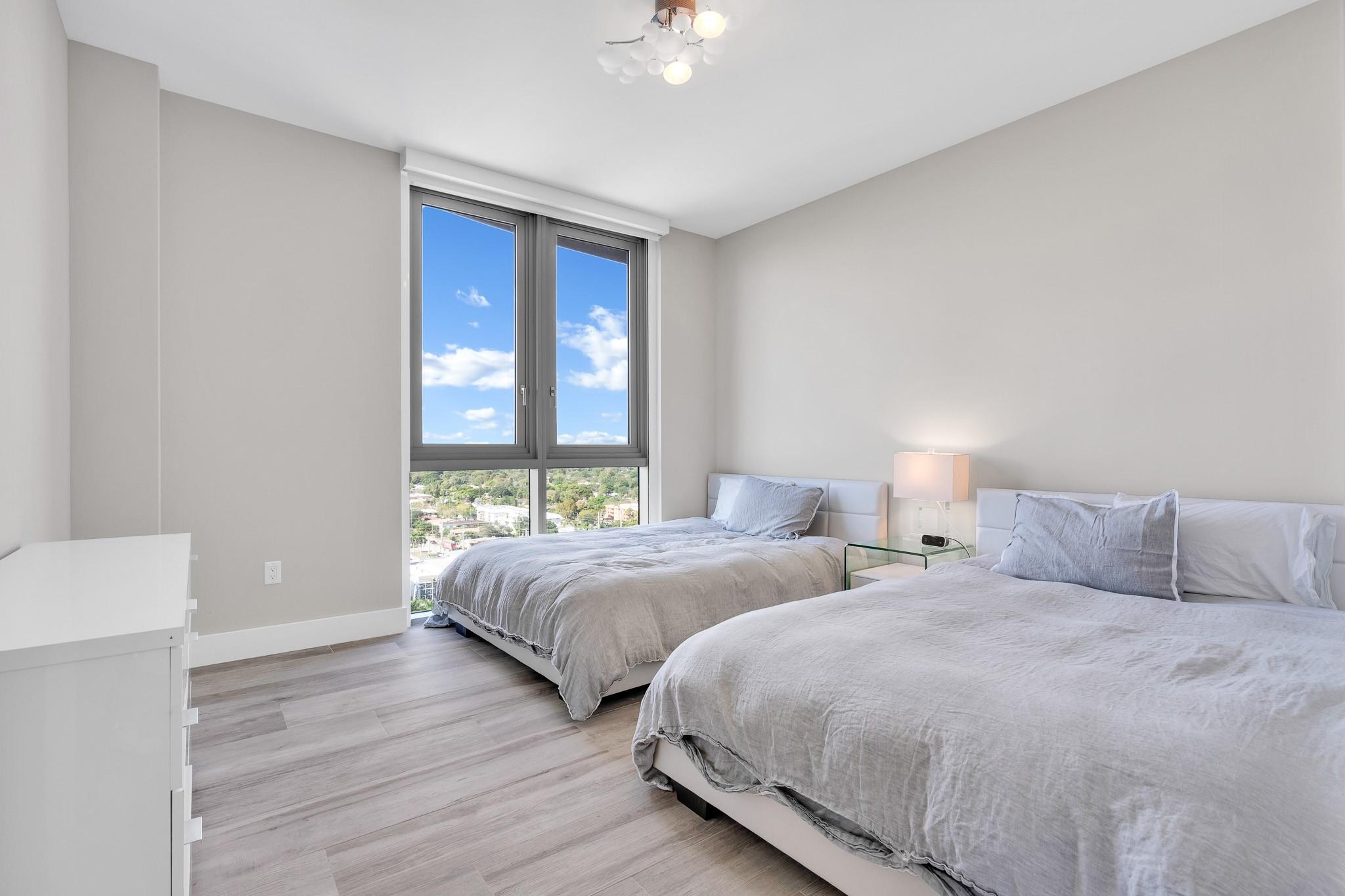 17111 Biscayne Blvd #1702 North Miami Beach, FL 33160