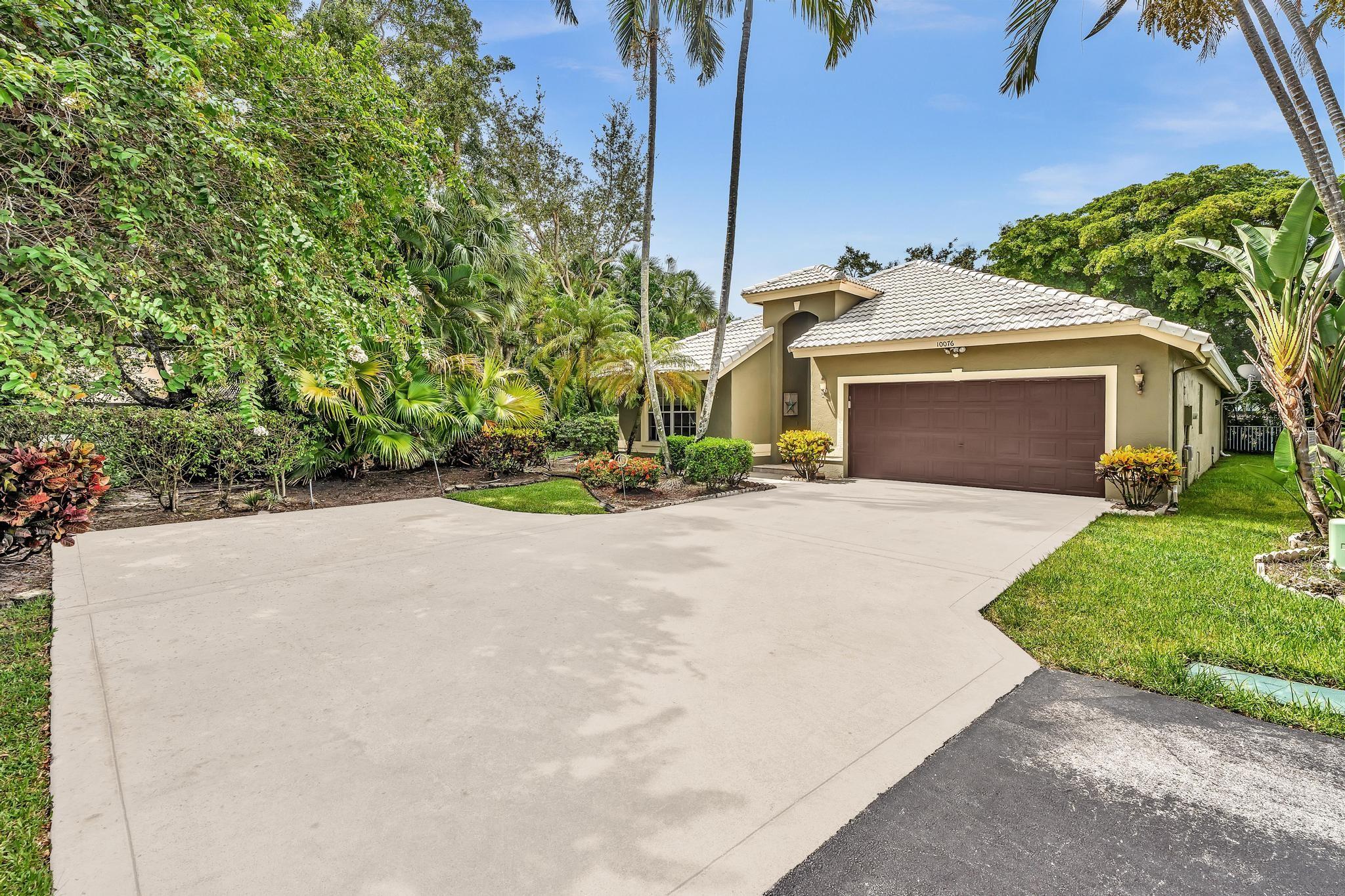 10076 Aqua Vis Way