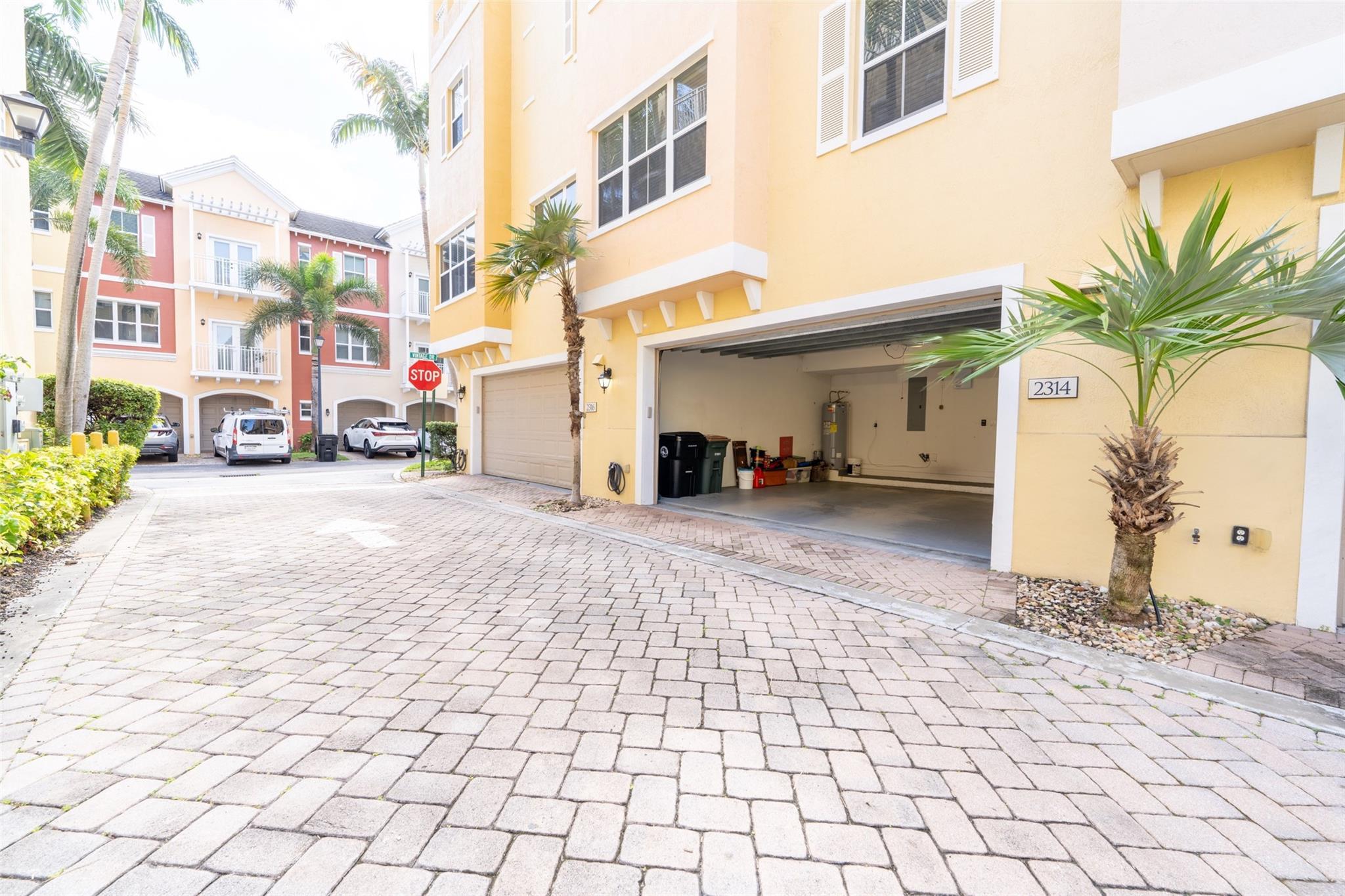 2314 Vintage Dr Lighthouse Point, FL 33064