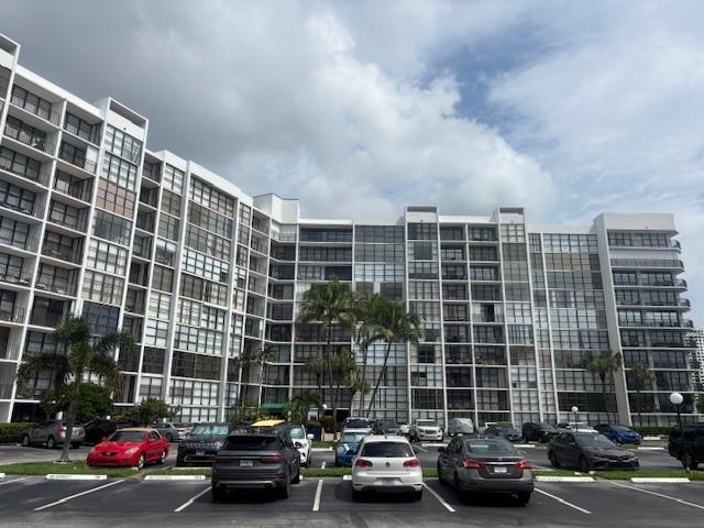 800 Parkview Dr #714