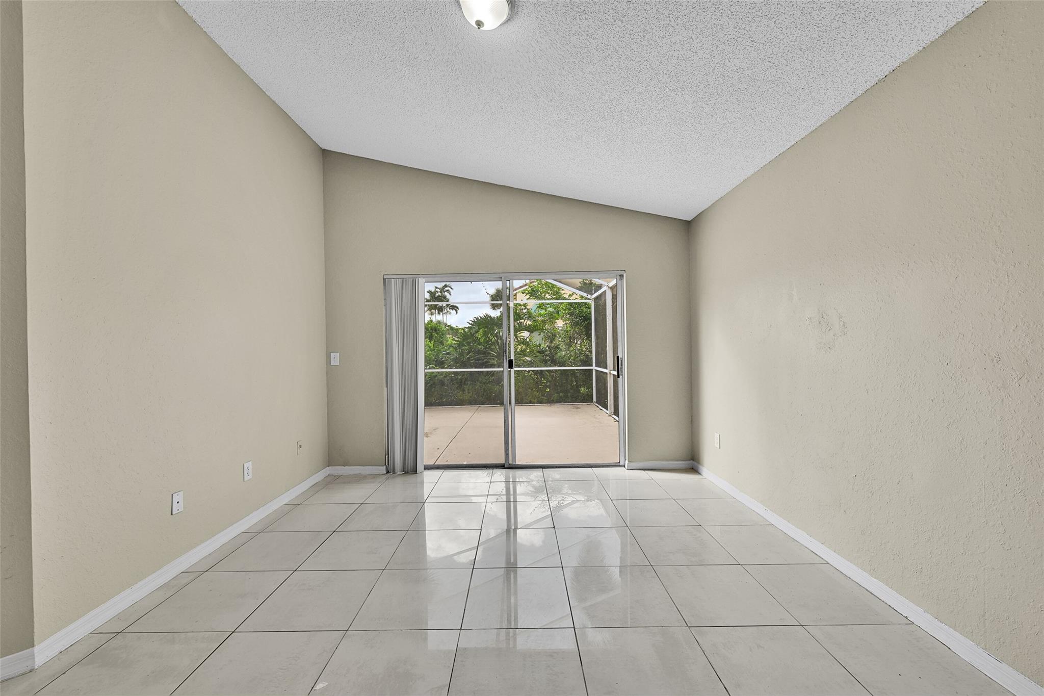 1688 SW 158th Ave Pembroke Pines, FL 33027