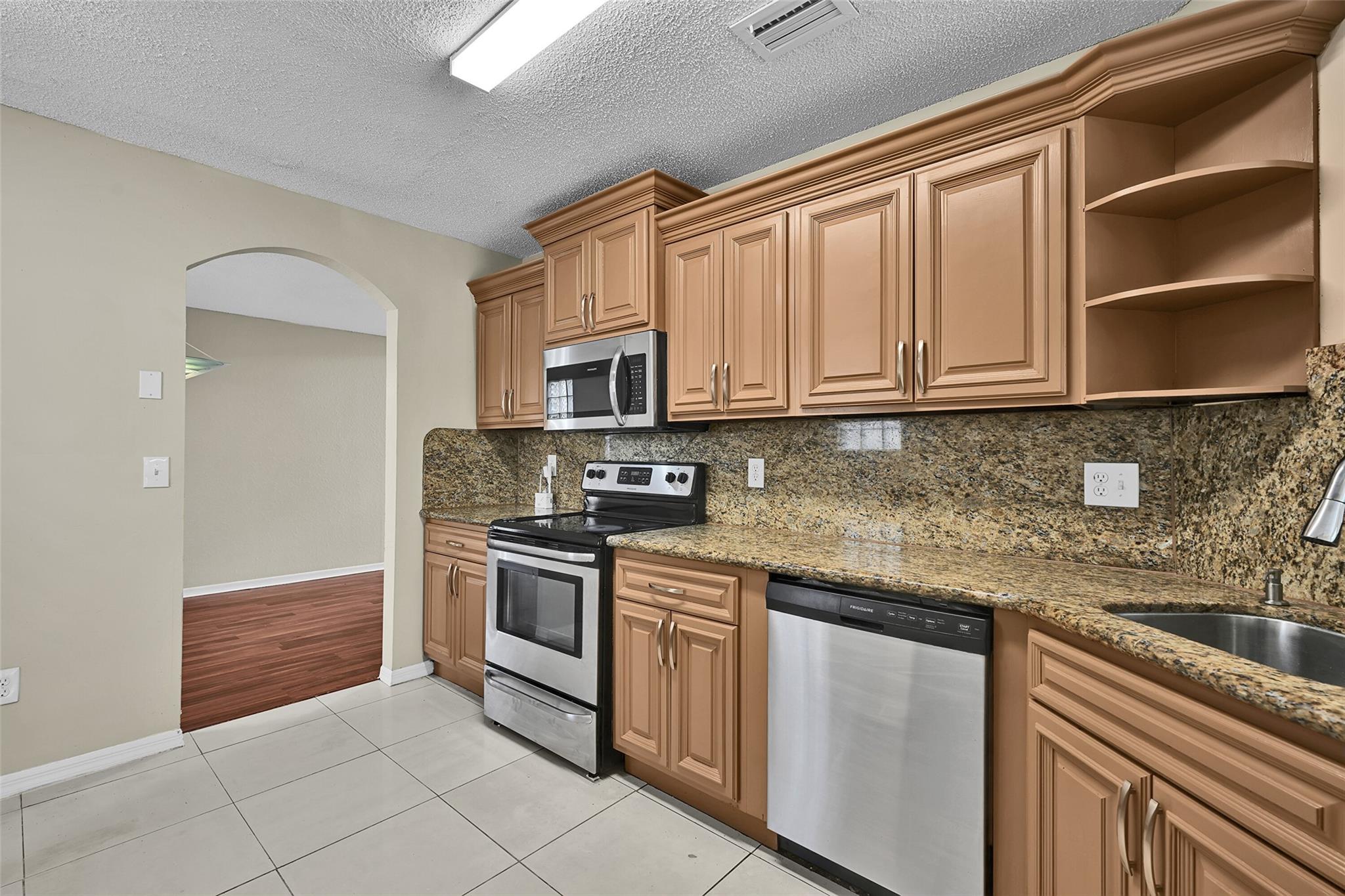 1688 SW 158th Ave Pembroke Pines, FL 33027