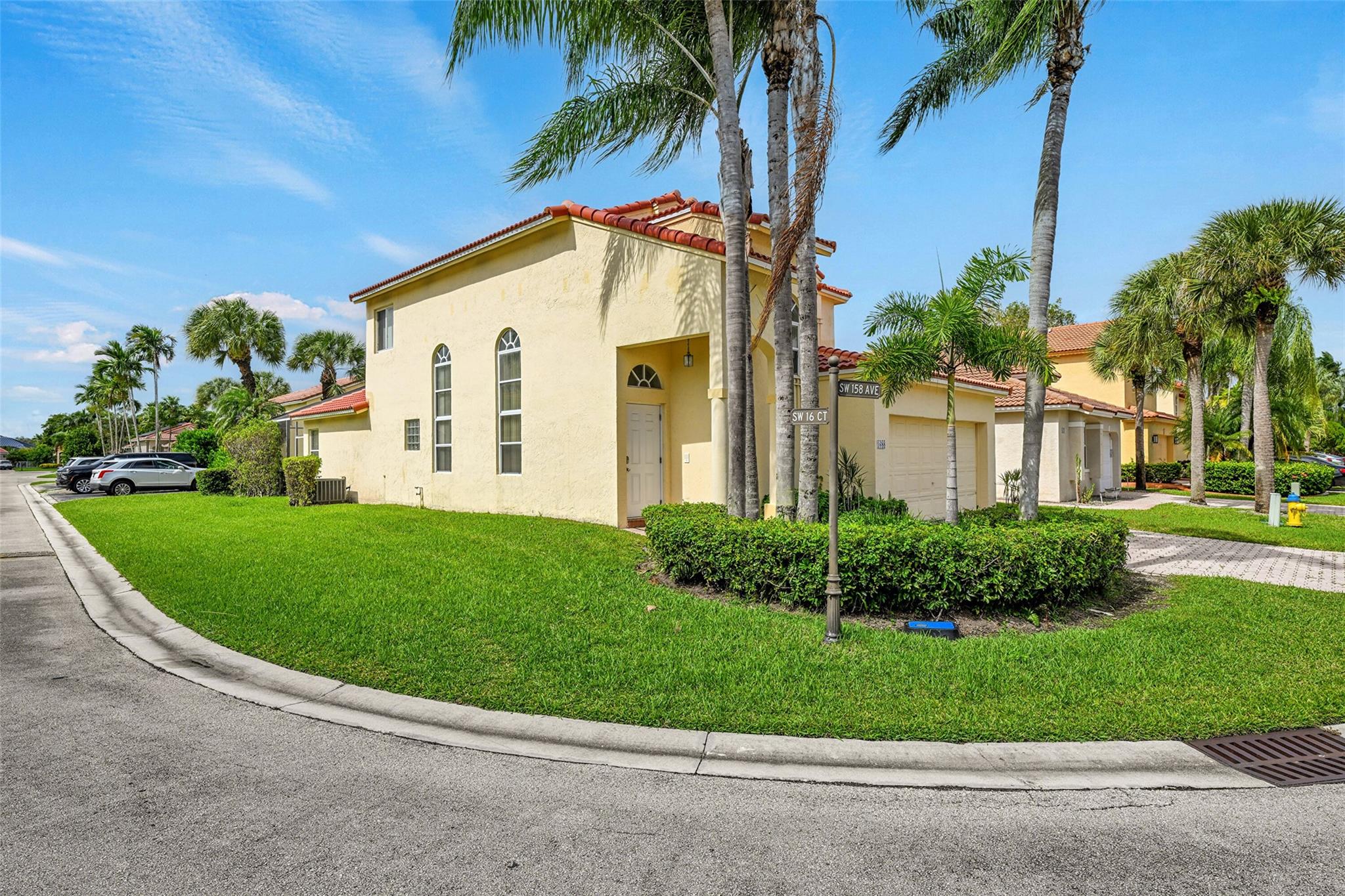1688 SW 158th Ave Pembroke Pines, FL 33027