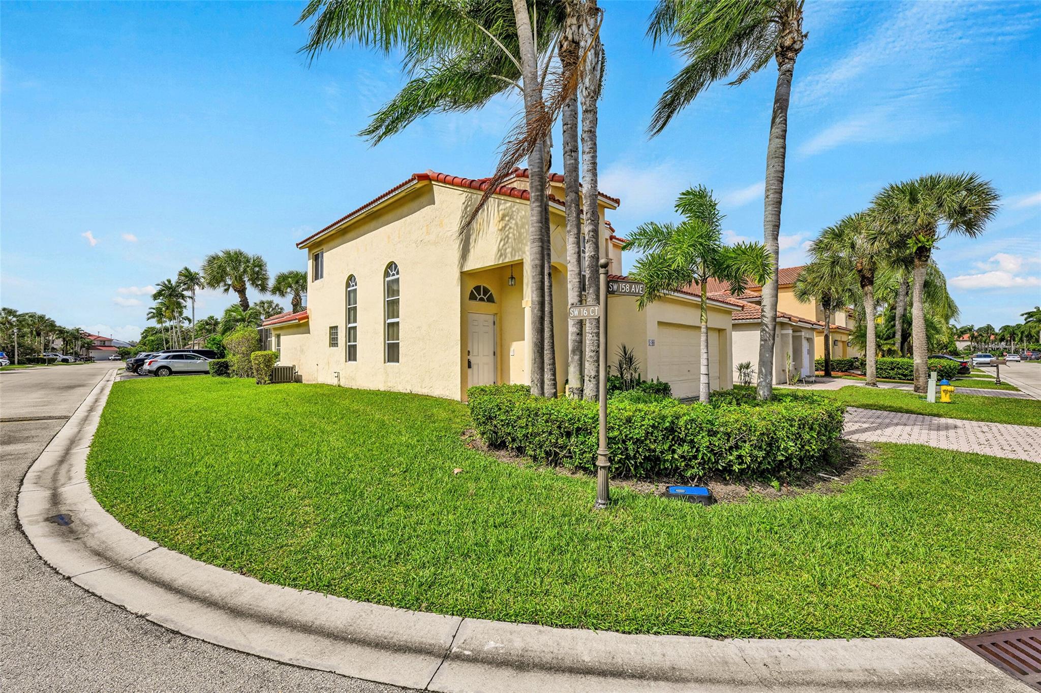 1688 SW 158th Ave Pembroke Pines, FL 33027
