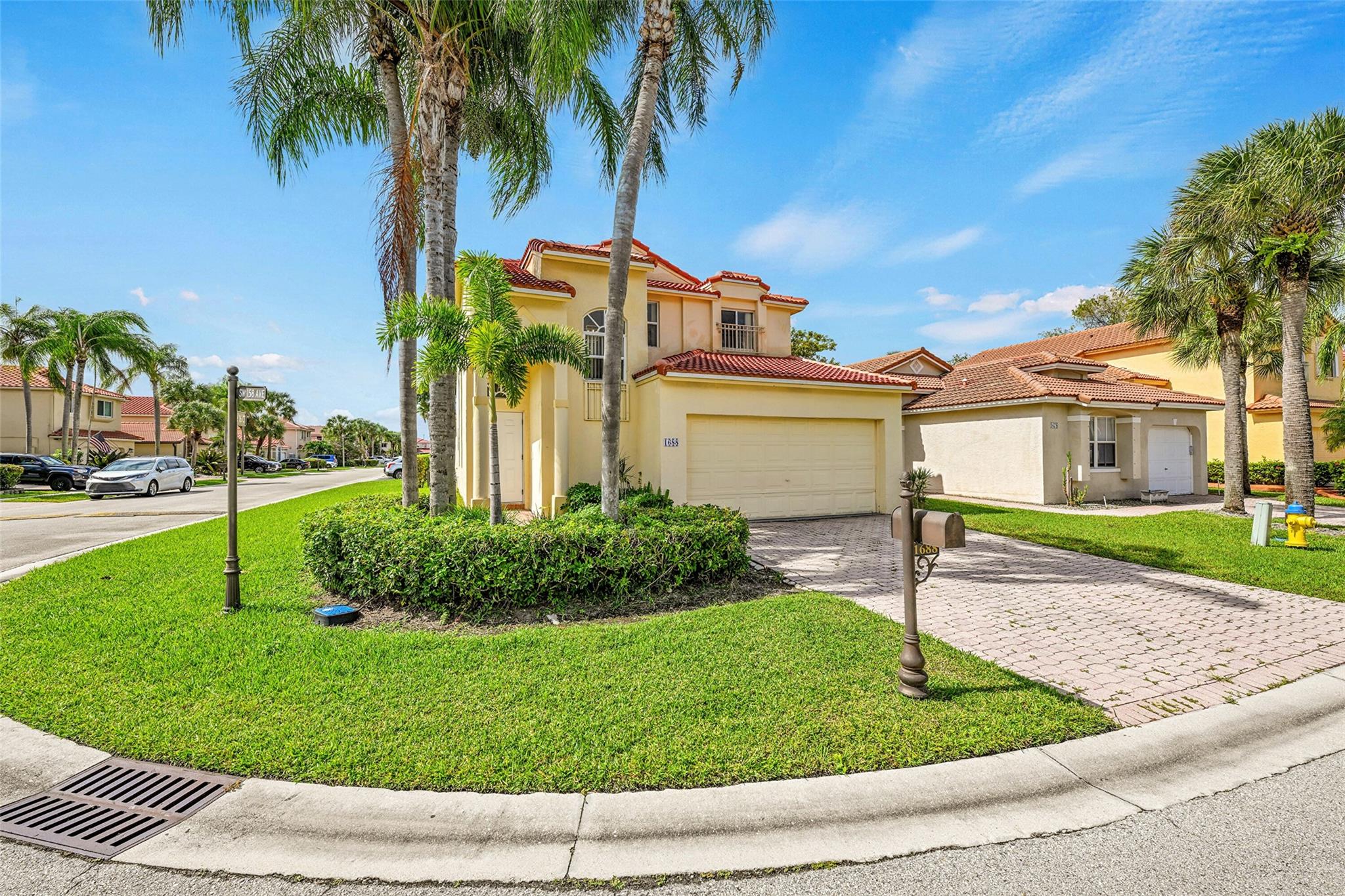 1688 SW 158th Ave Pembroke Pines, FL 33027