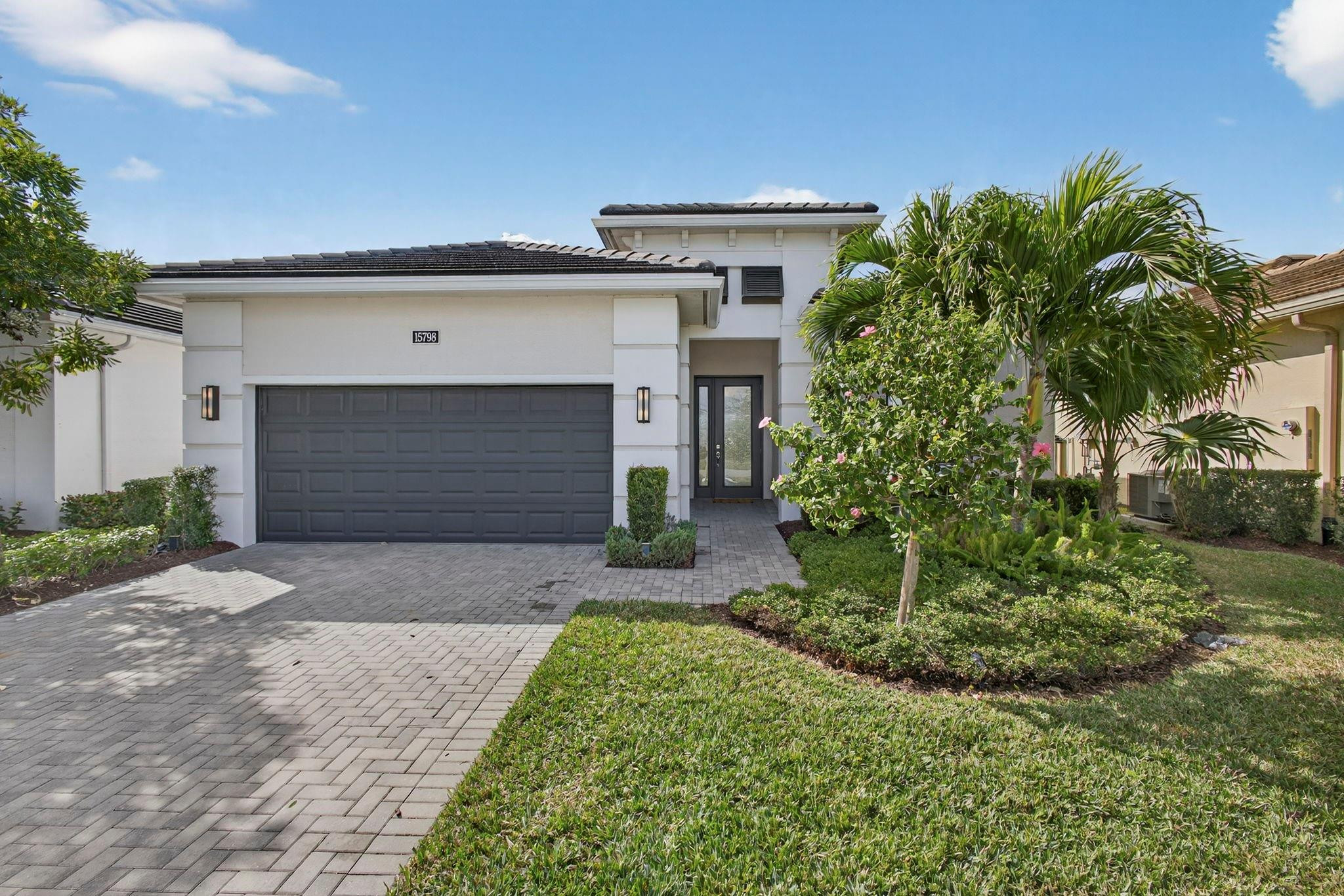 15798 Cresswind Loxahatchee, FL 33470