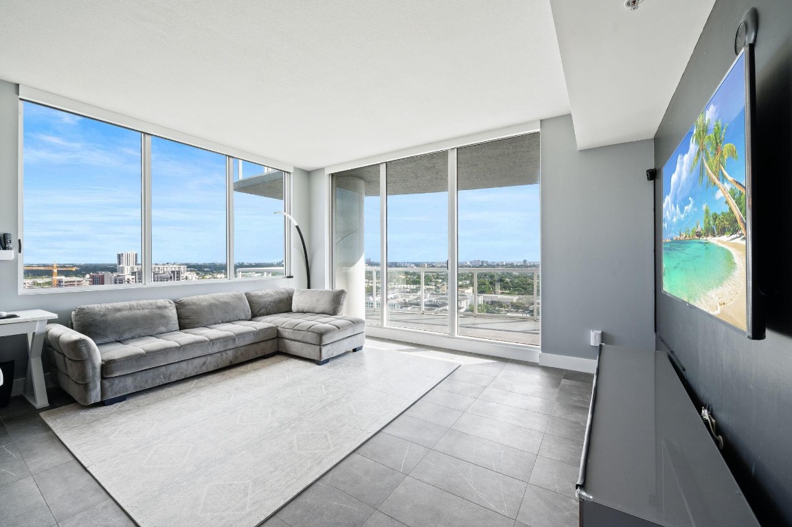 315 NE 3rd #1907 Fort Lauderdale, FL 33301