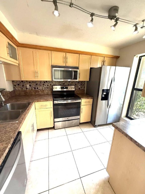 3070 S Oakland Frst #306