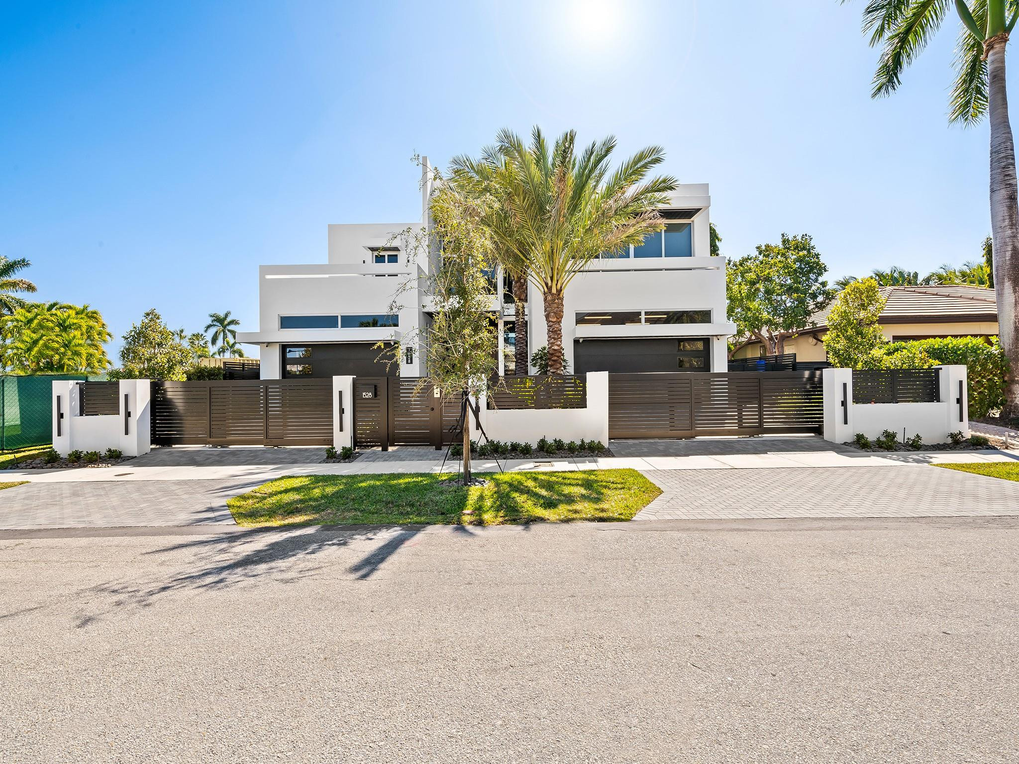 1528 SE 11th Fort Lauderdale, FL 33316