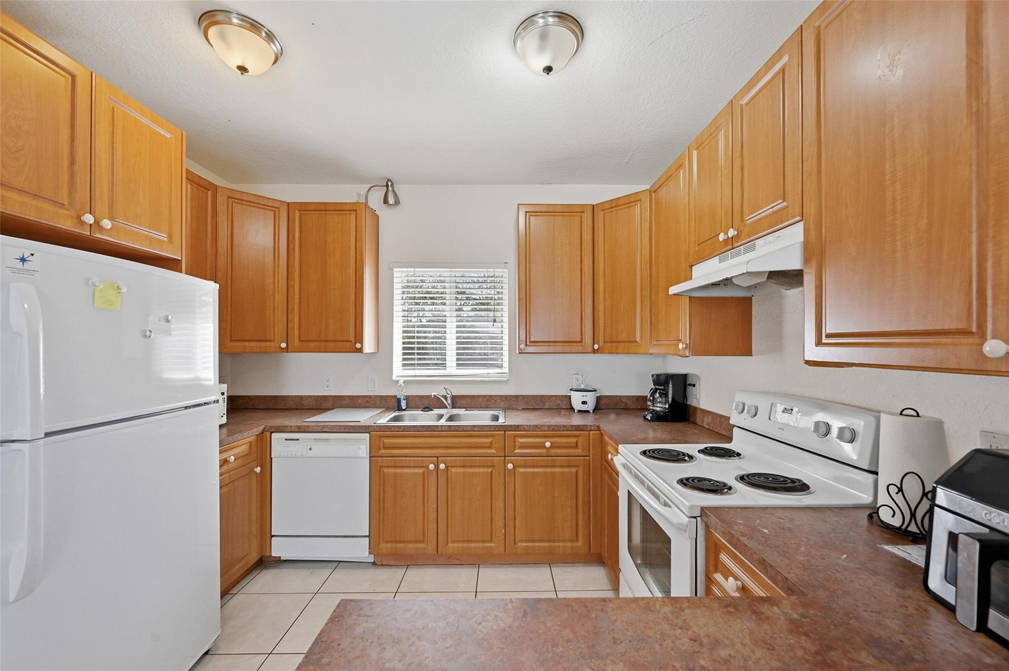 911 NE 12th Pompano Beach, FL 33060