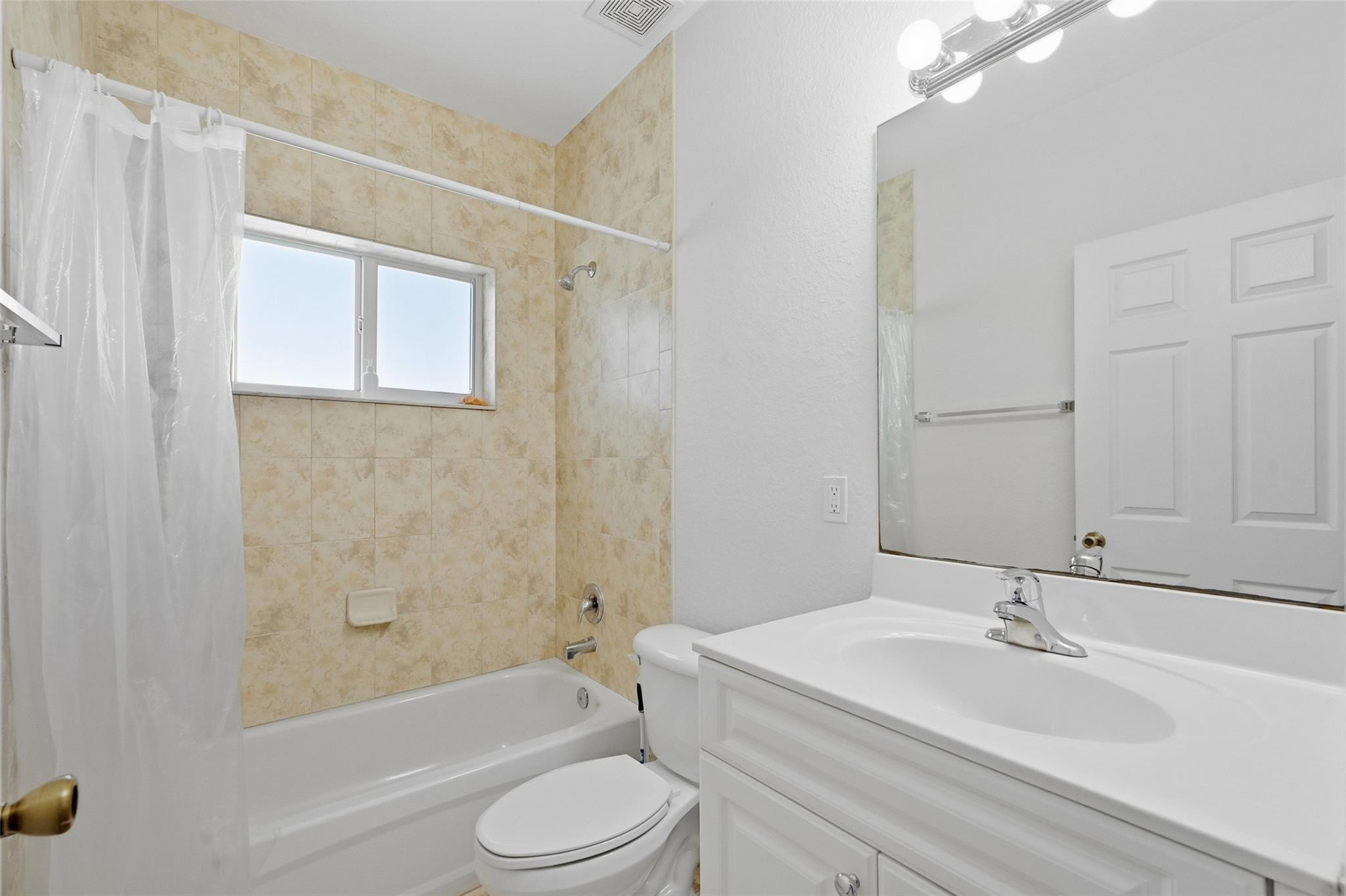 911 NE 12th Pompano Beach, FL 33060