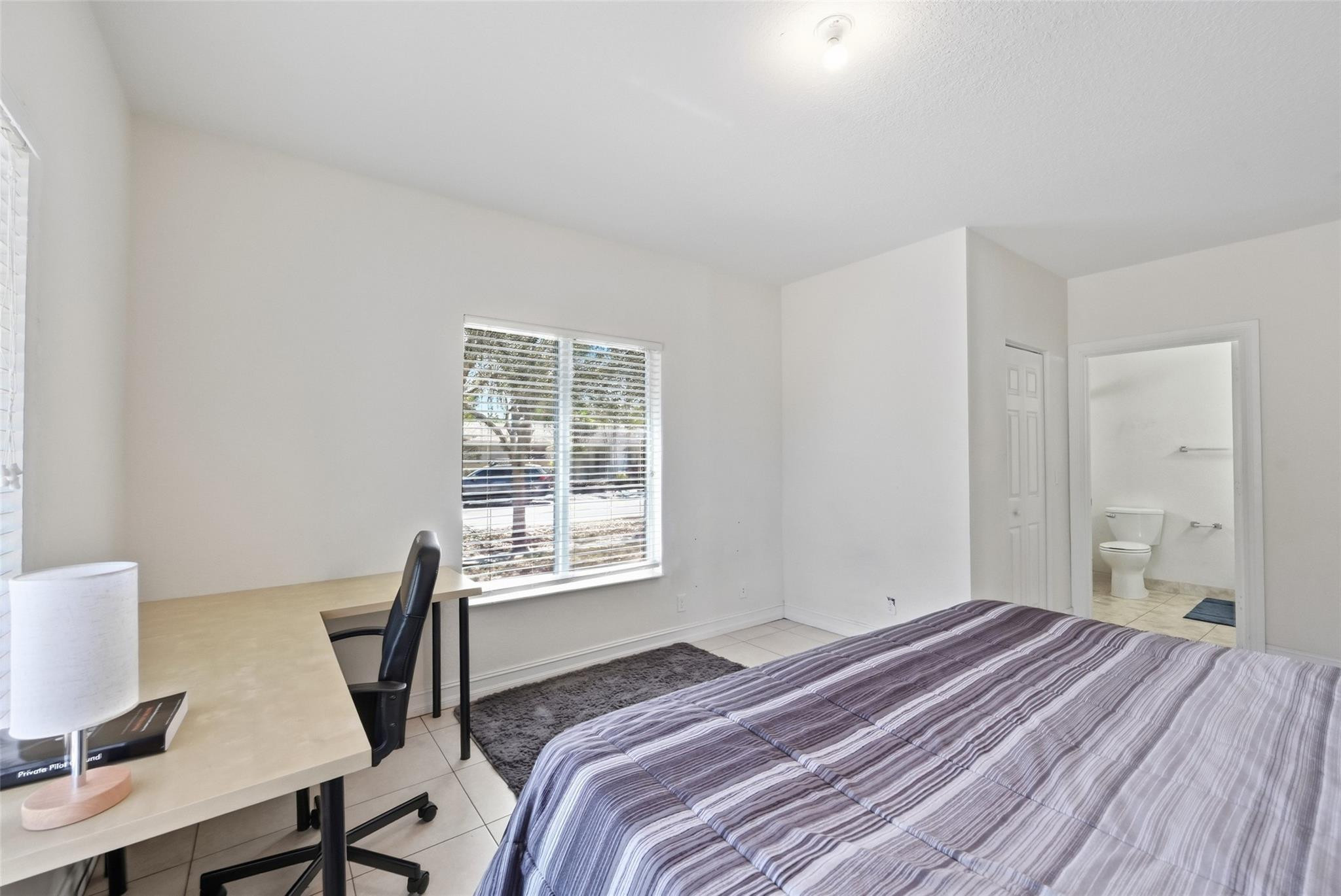 911 NE 12th Pompano Beach, FL 33060