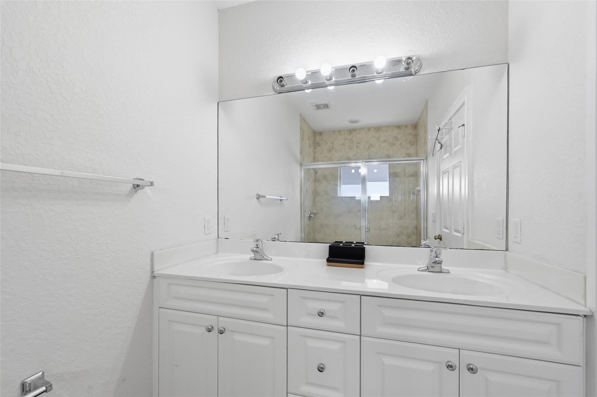 911 NE 12th Pompano Beach, FL 33060