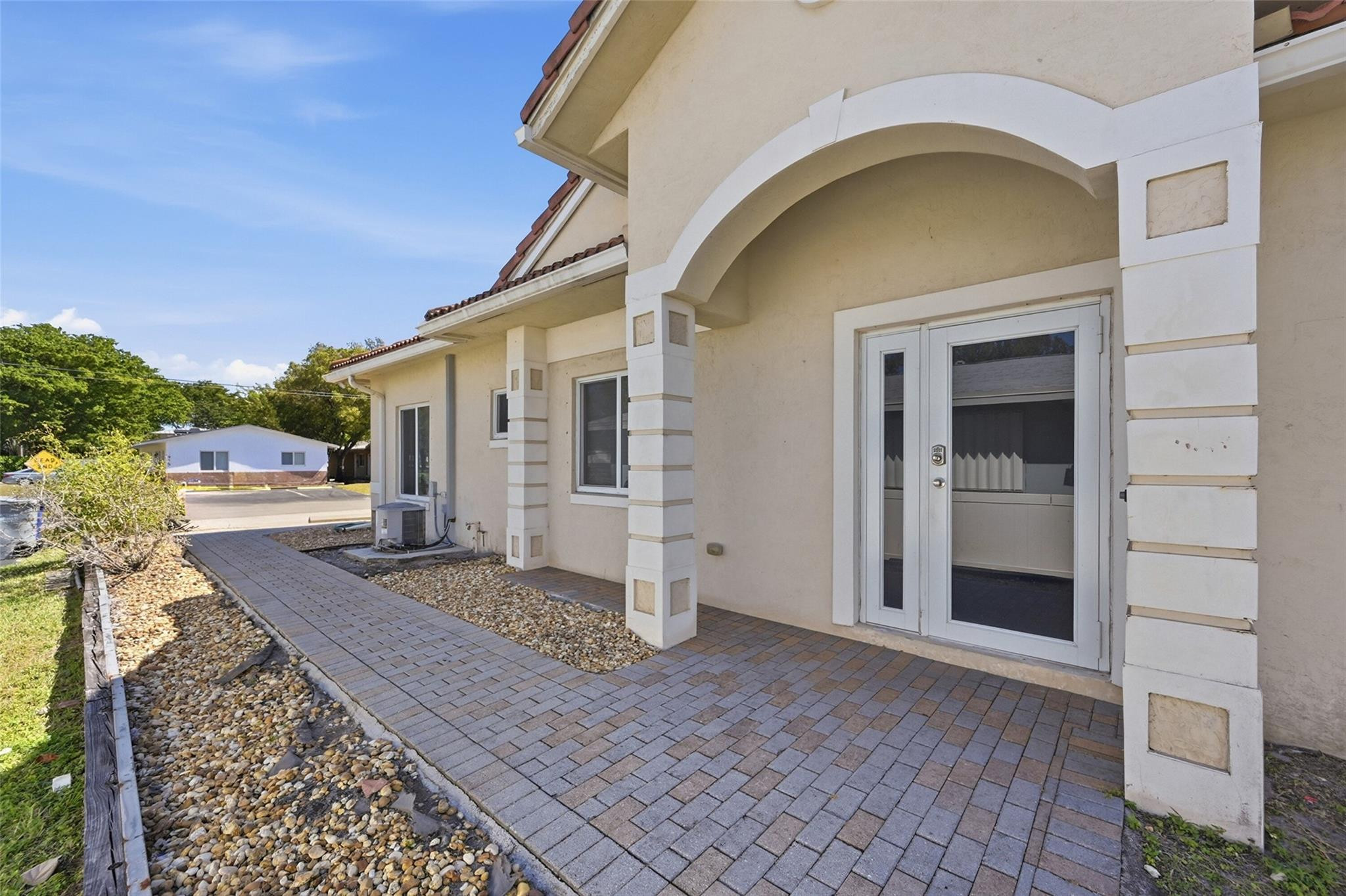 911 NE 12th Pompano Beach, FL 33060