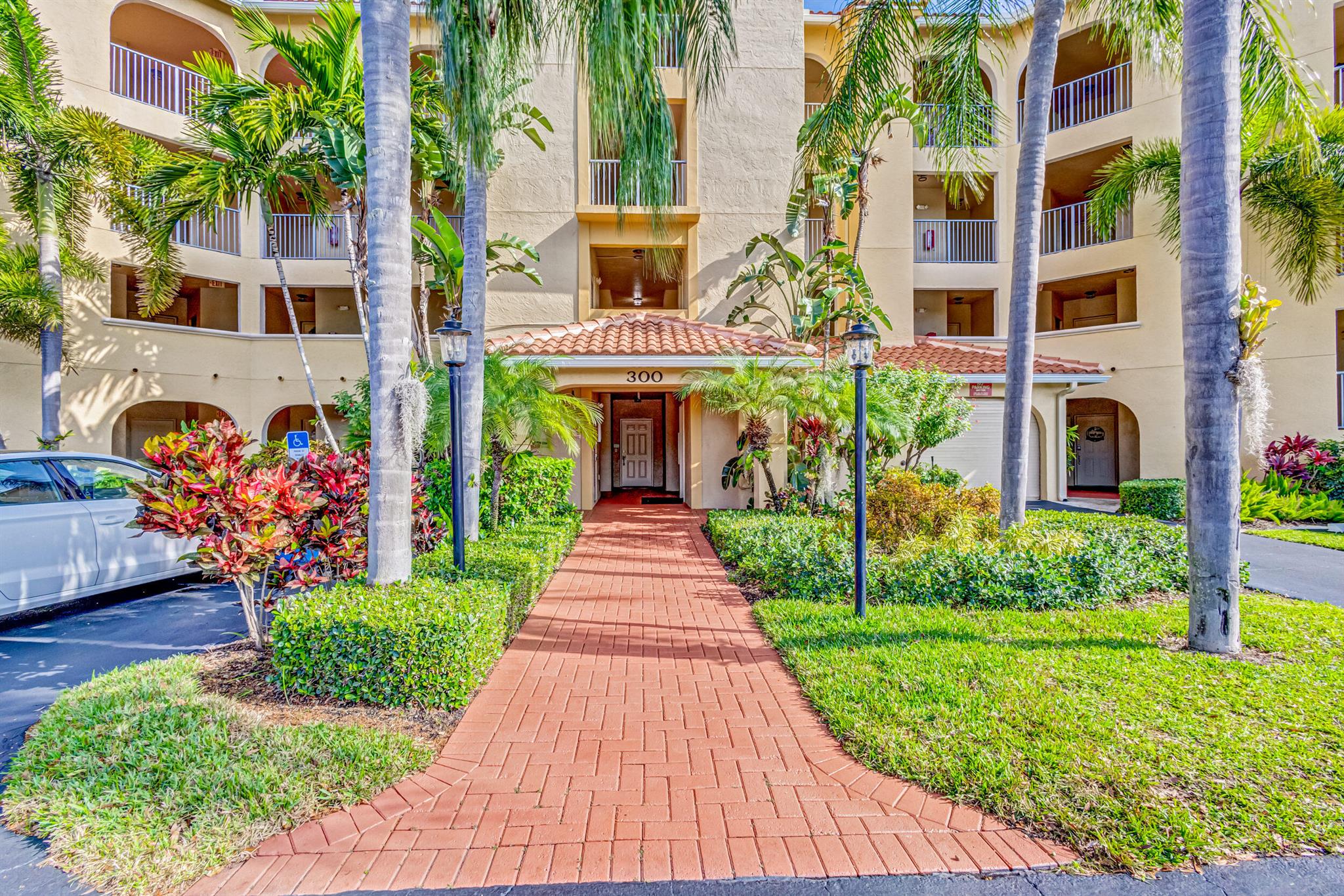 300 Uno Lago Dr #305,Juno Beach, FL 33408