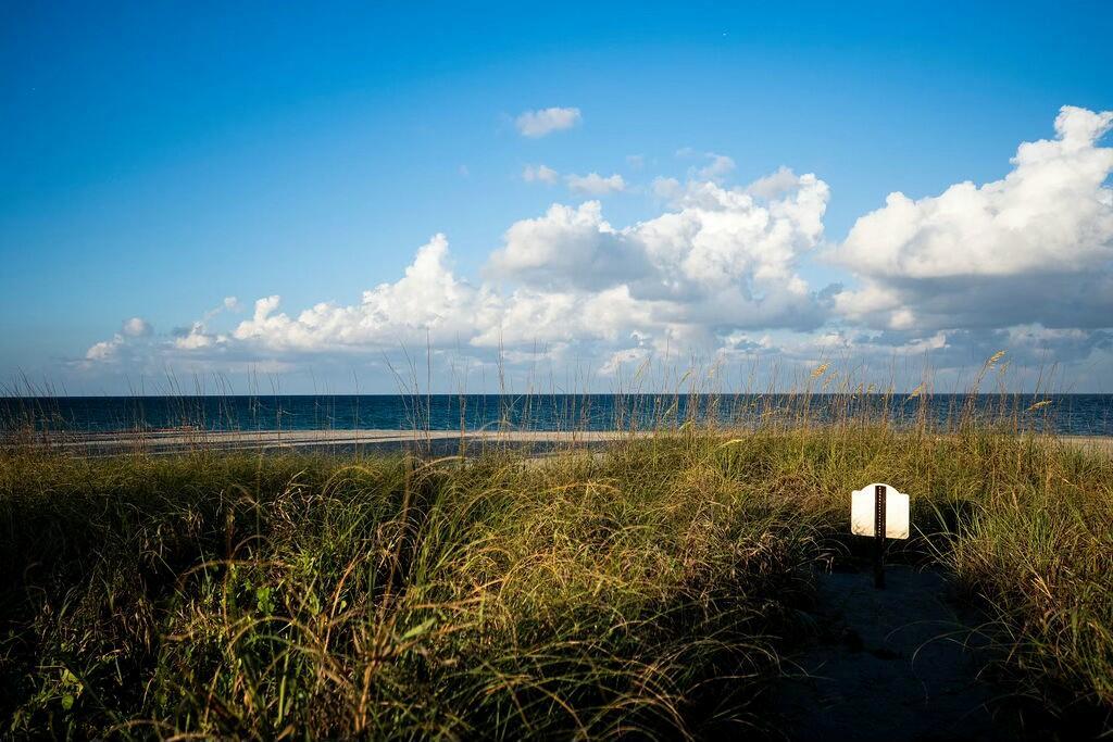 100 Harbor Way Jupiter Island, FL 33455