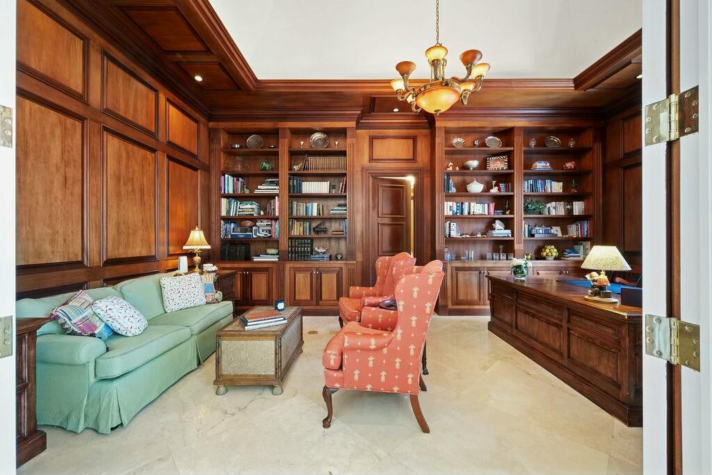 100 Harbor Way Jupiter Island, FL 33455