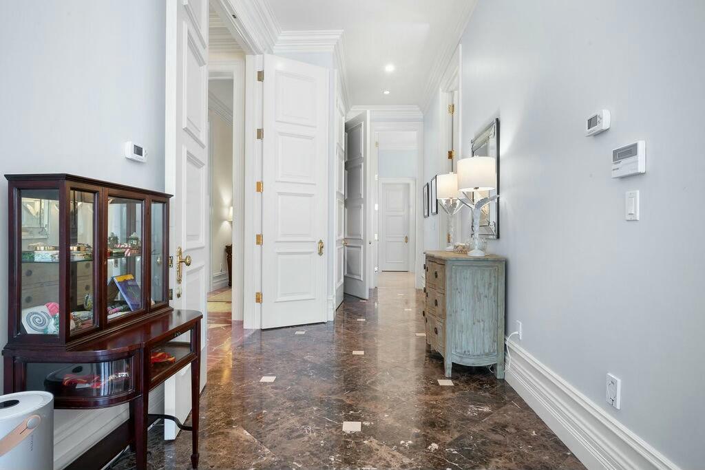 100 Harbor Way Jupiter Island, FL 33455