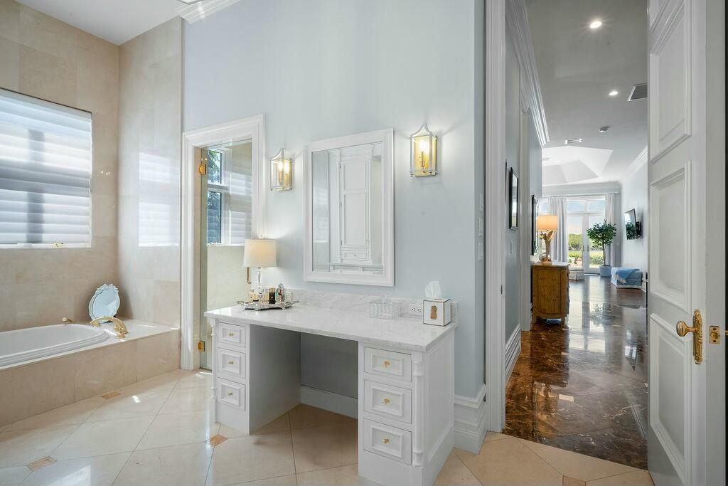 100 Harbor Way Jupiter Island, FL 33455