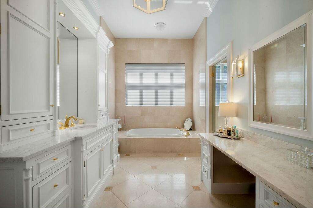 100 Harbor Way Jupiter Island, FL 33455