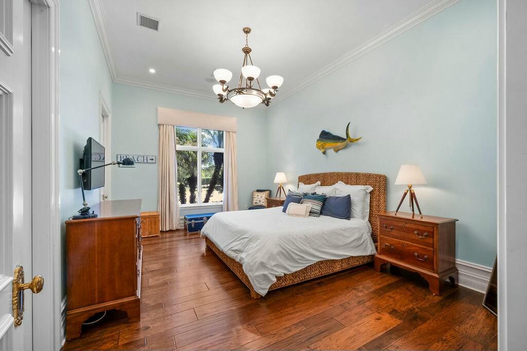 100 Harbor Way Jupiter Island, FL 33455