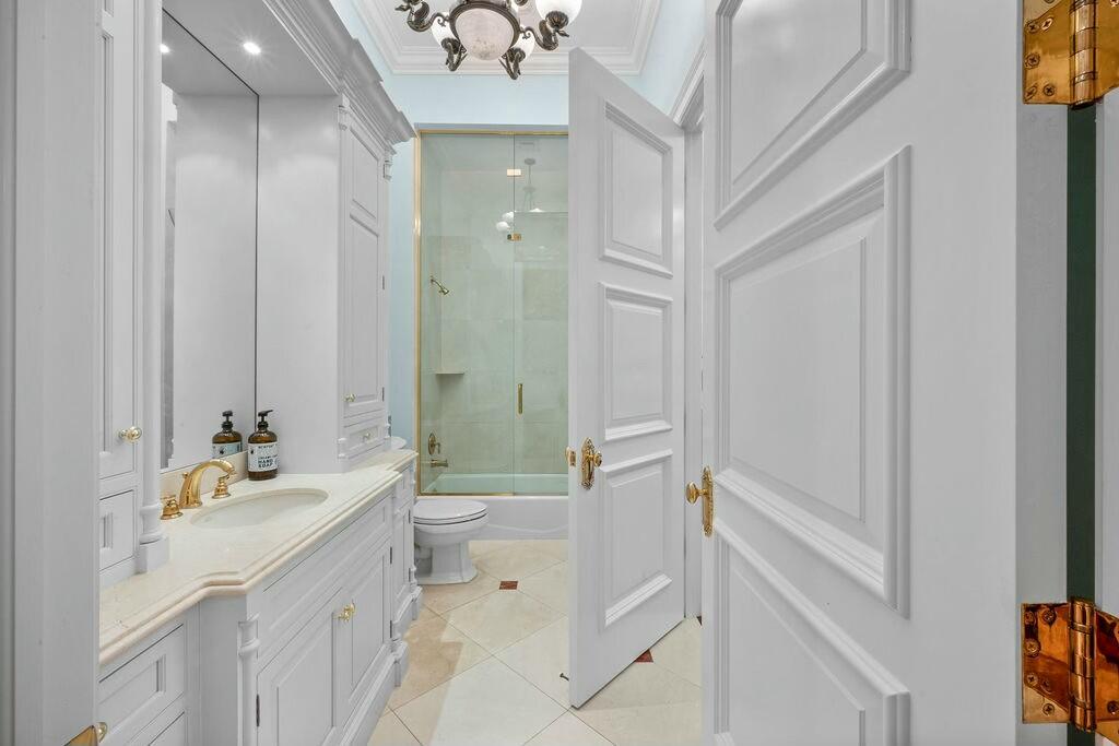 100 Harbor Way Jupiter Island, FL 33455