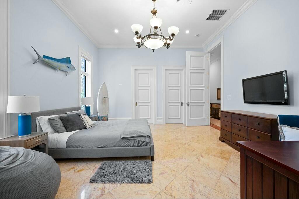 100 Harbor Way Jupiter Island, FL 33455