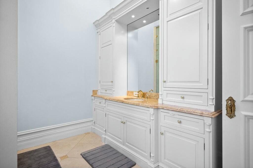 100 Harbor Way Jupiter Island, FL 33455