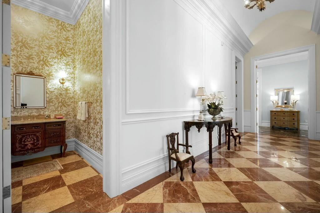 100 Harbor Way Jupiter Island, FL 33455