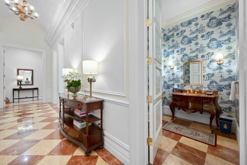 100 Harbor Way Jupiter Island, FL 33455