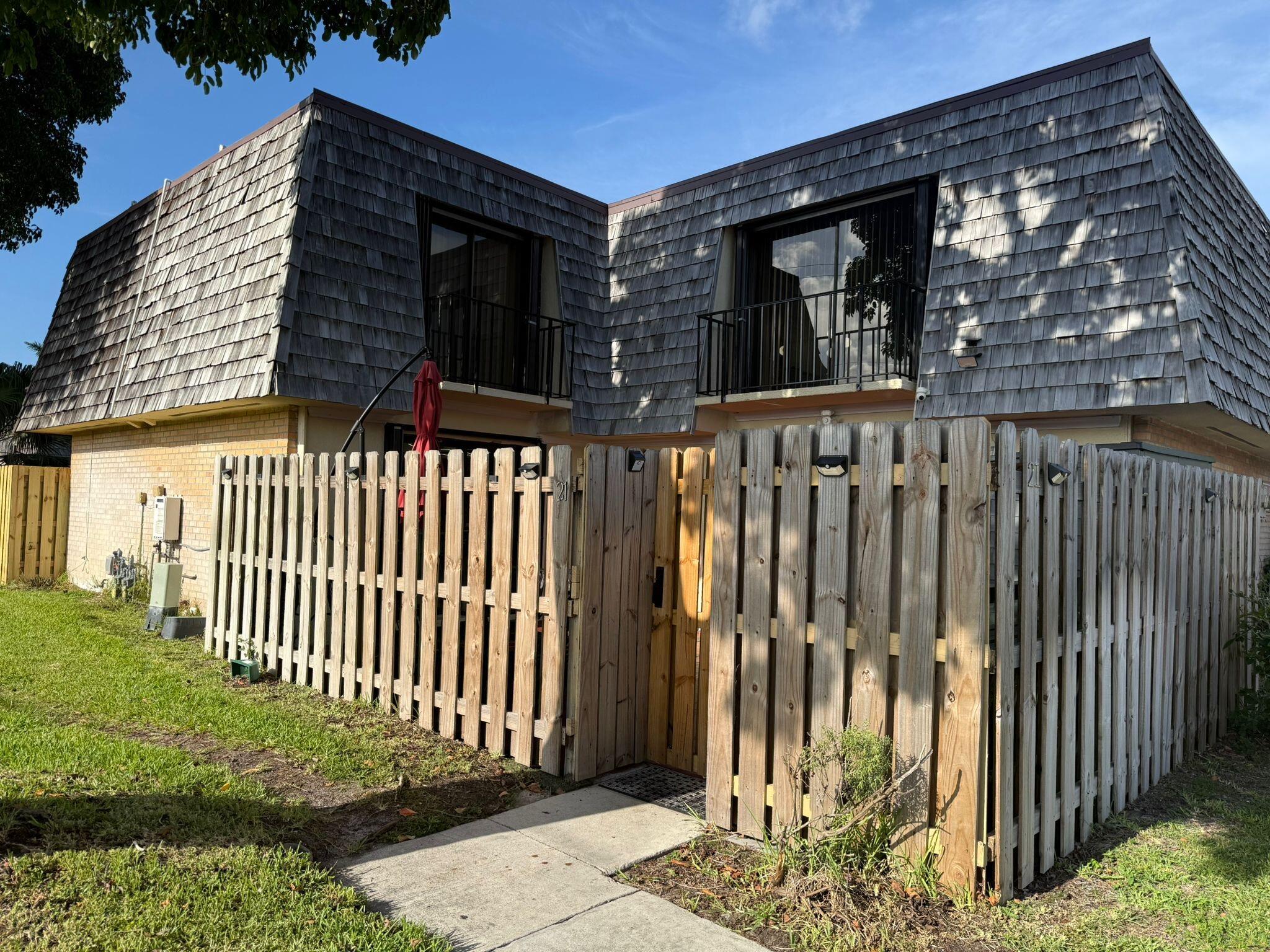 21 Lake Arbor Dr