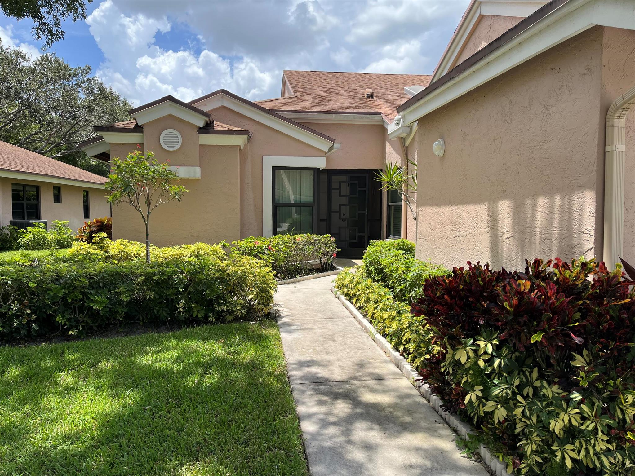 8279 Springlake Dr