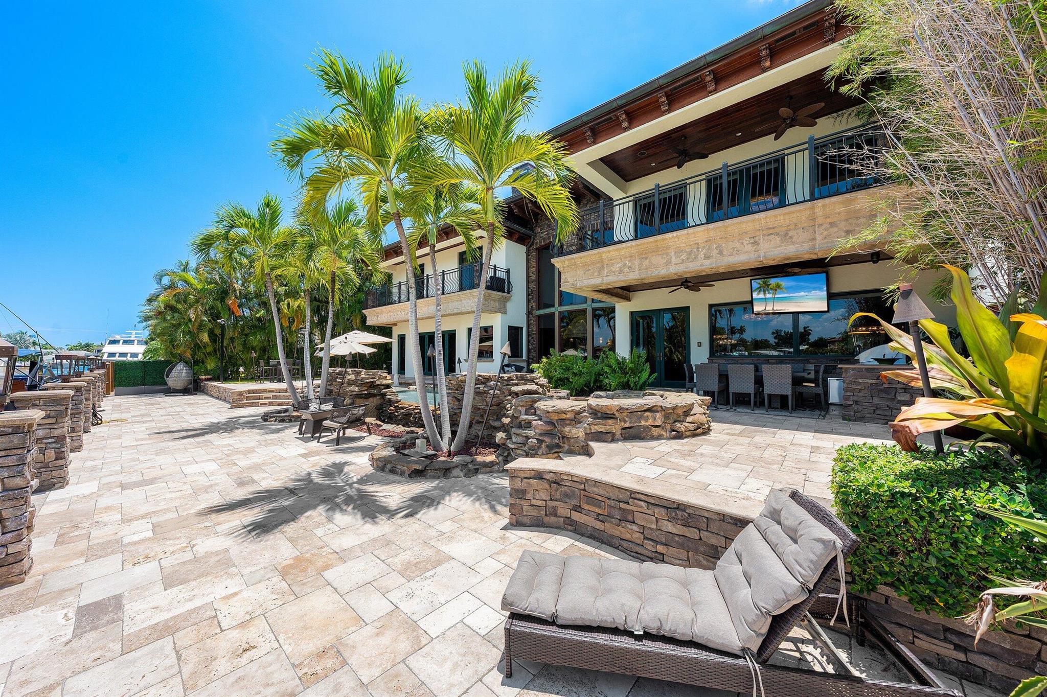 2325 NE 27th St Lighthouse Point, FL 33064