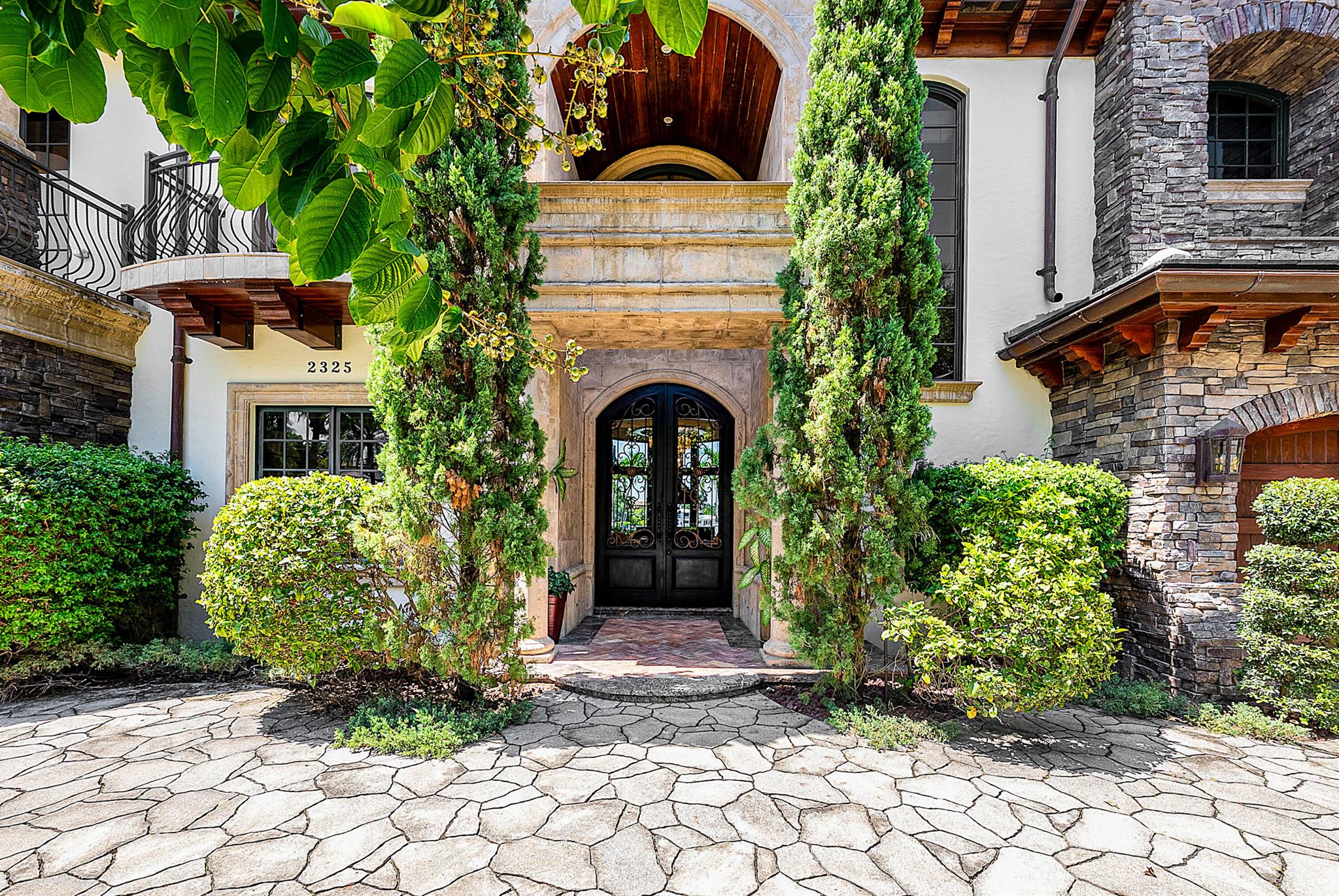 2325 NE 27th St Lighthouse Point, FL 33064