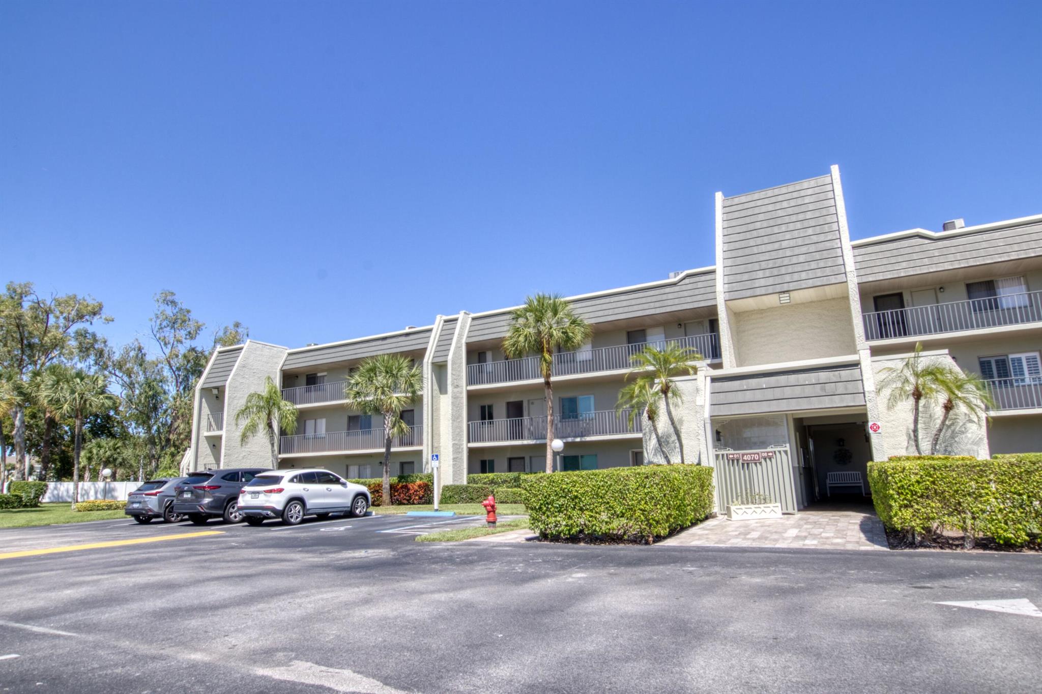 4070 Tivoli Ct #201