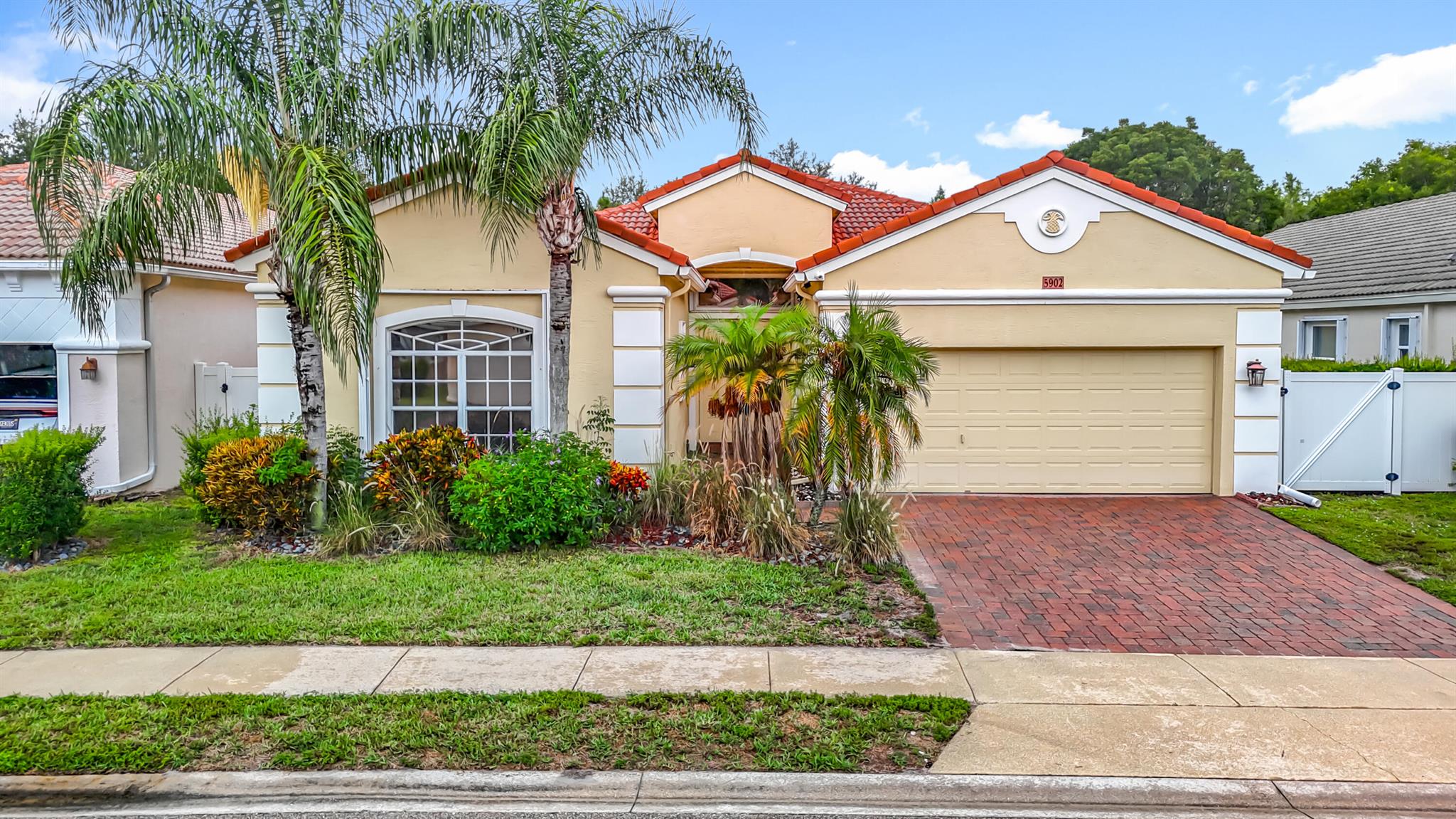 5902 N San Andros