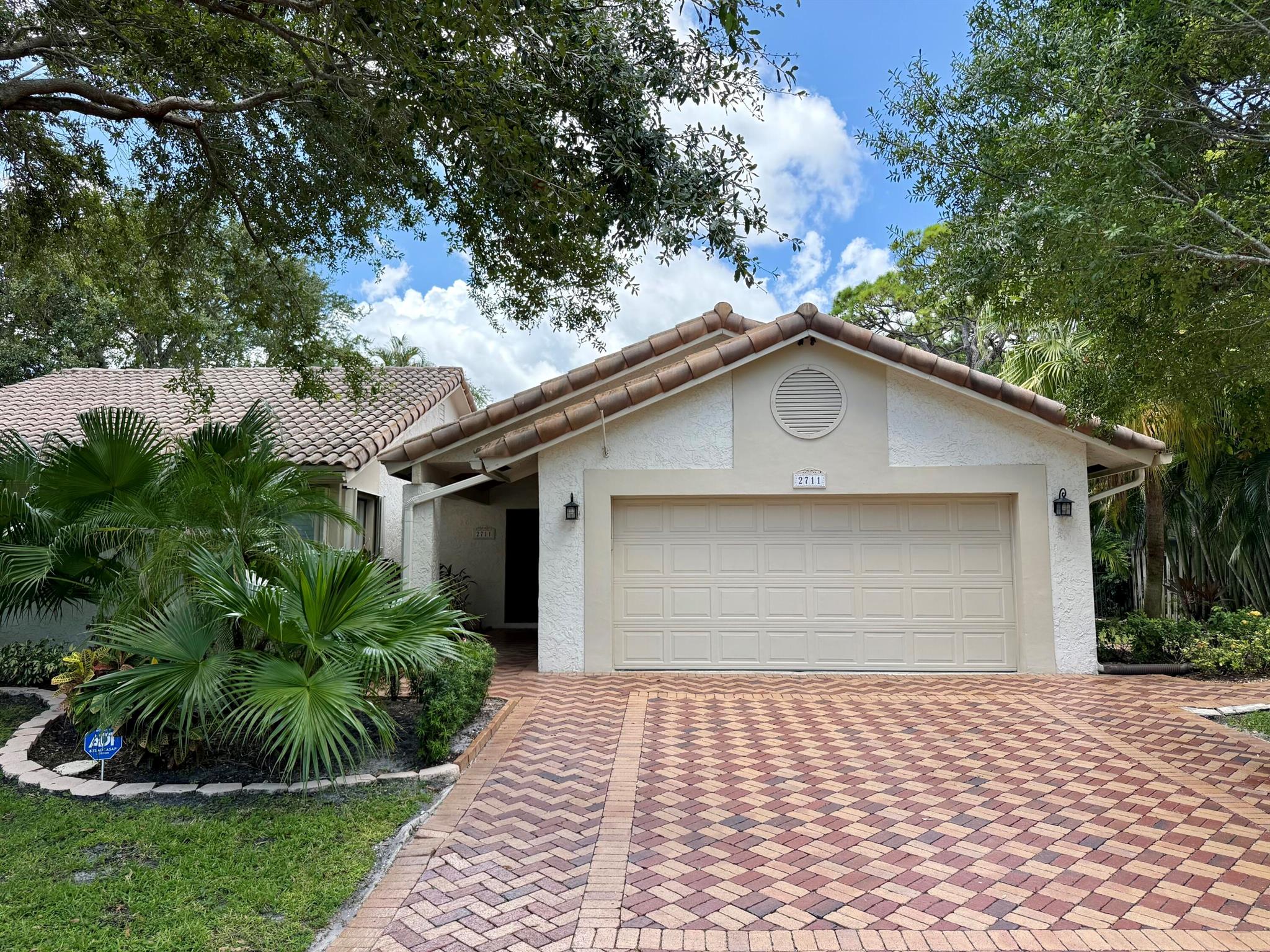 2711 NW 26th Cir