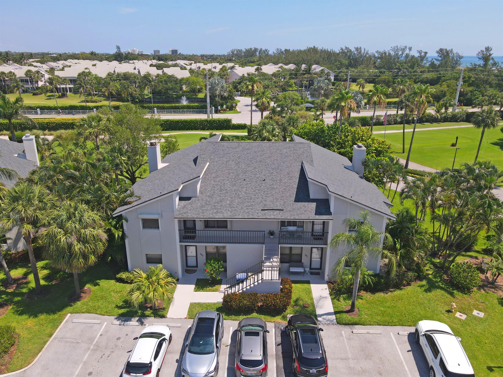 102 Clubhouse Cir Jupiter, FL 33477