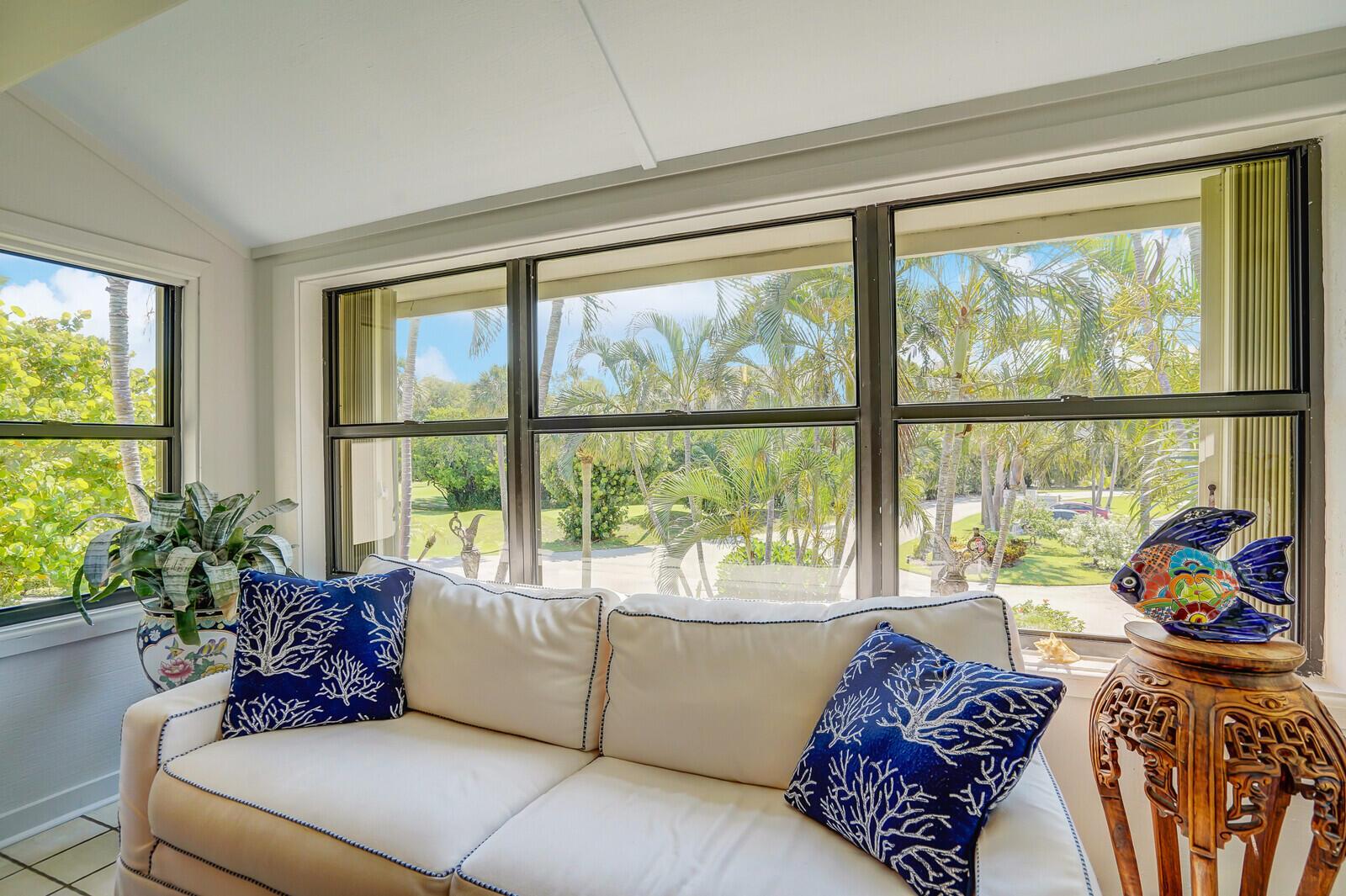 102 Clubhouse Cir Jupiter, FL 33477