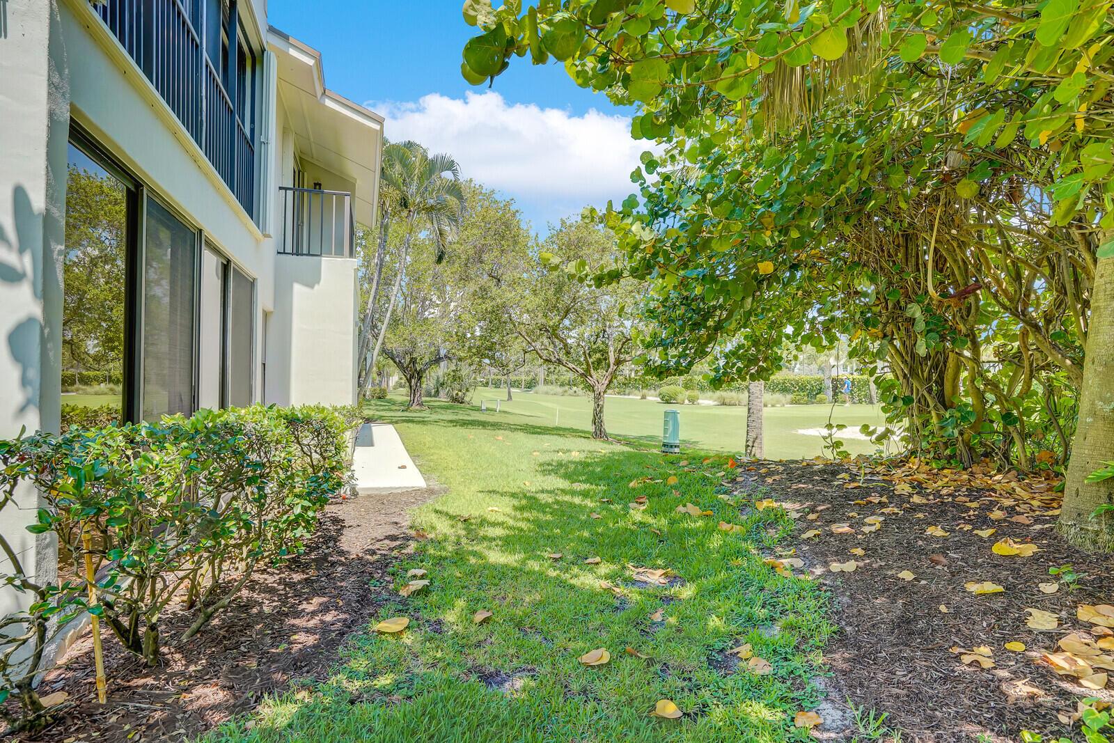 102 Clubhouse Cir Jupiter, FL 33477