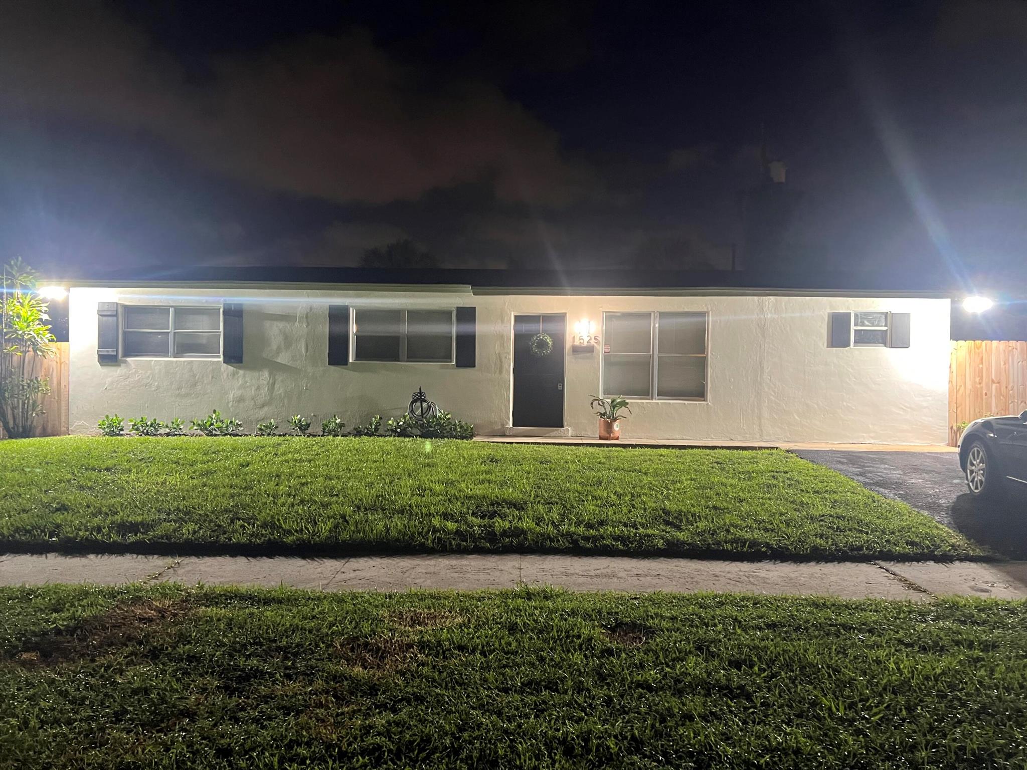1525 S 24th Ct