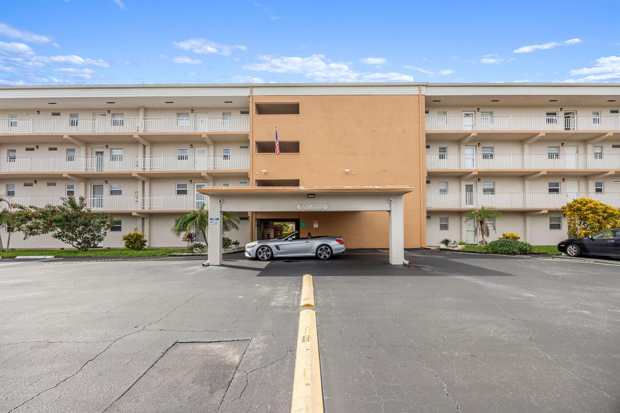 230 NE 26th Ave #206